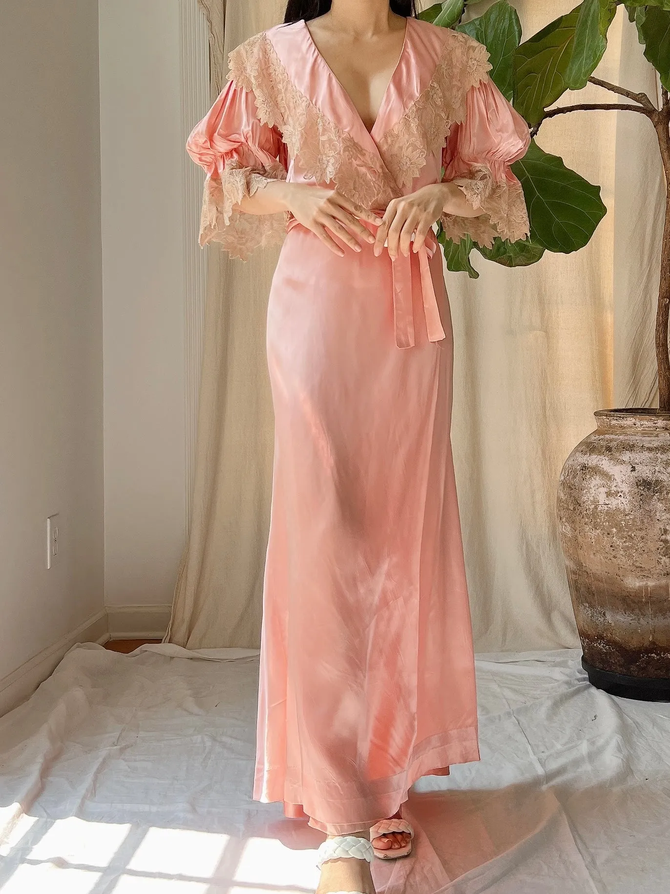 1930s Satin Puff Sleeve Dressing Gown - S