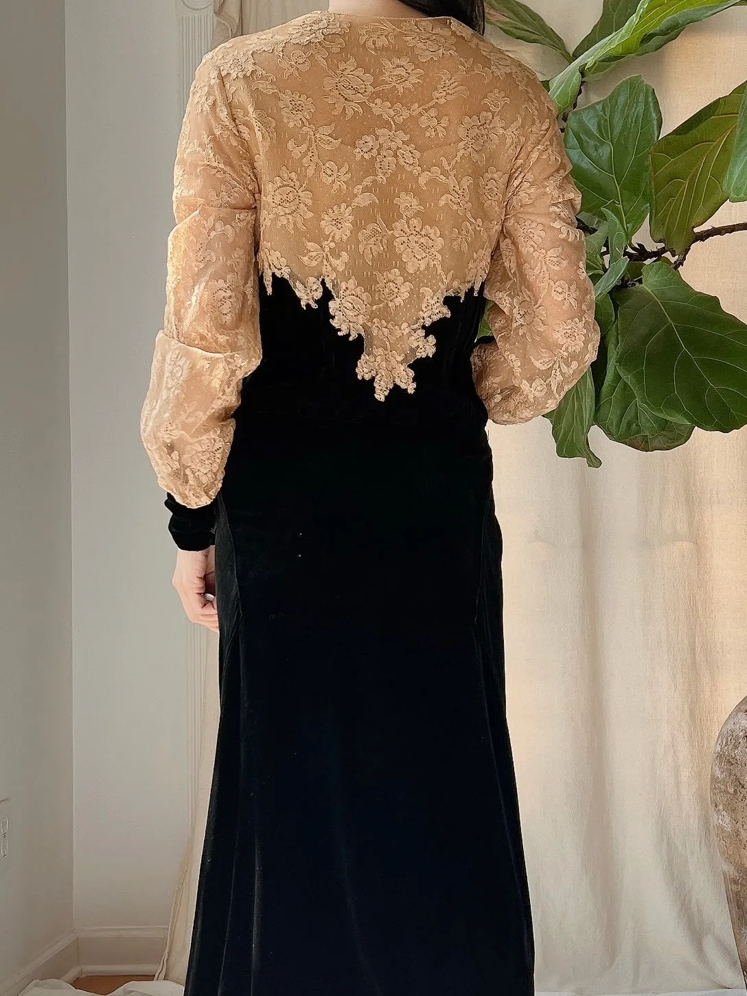 1930s Silk Velvet and Lace Gown - M