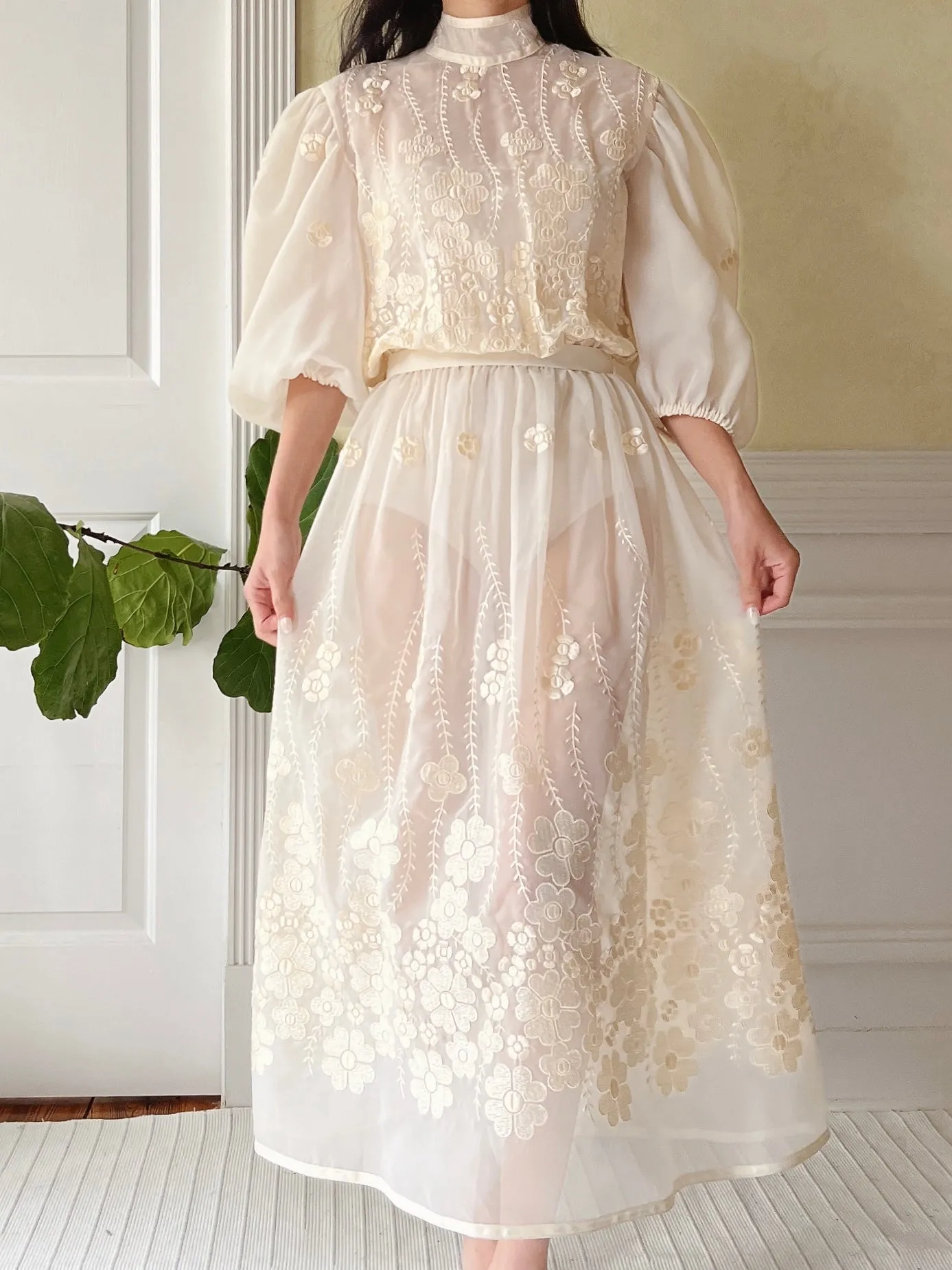 1980s Embroidered Puff Sleeves Dress - S-M