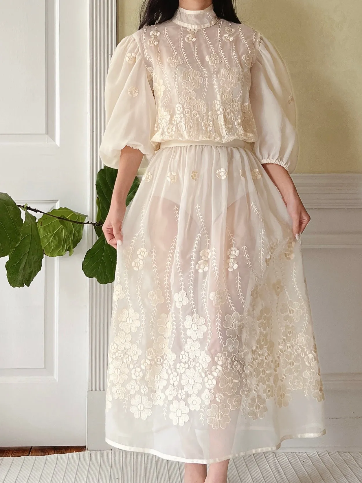 1980s Embroidered Puff Sleeves Dress - S-M