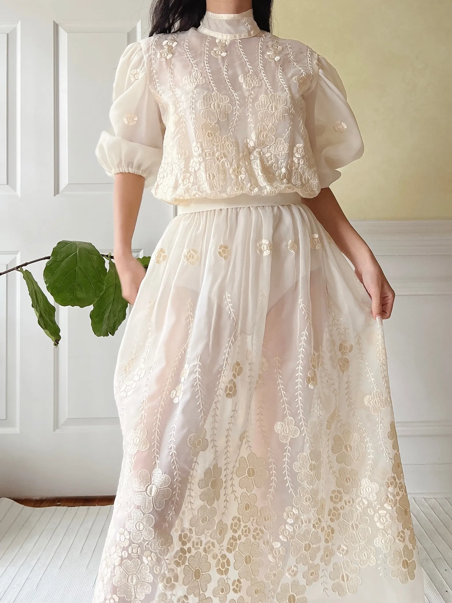1980s Embroidered Puff Sleeves Dress - S-M