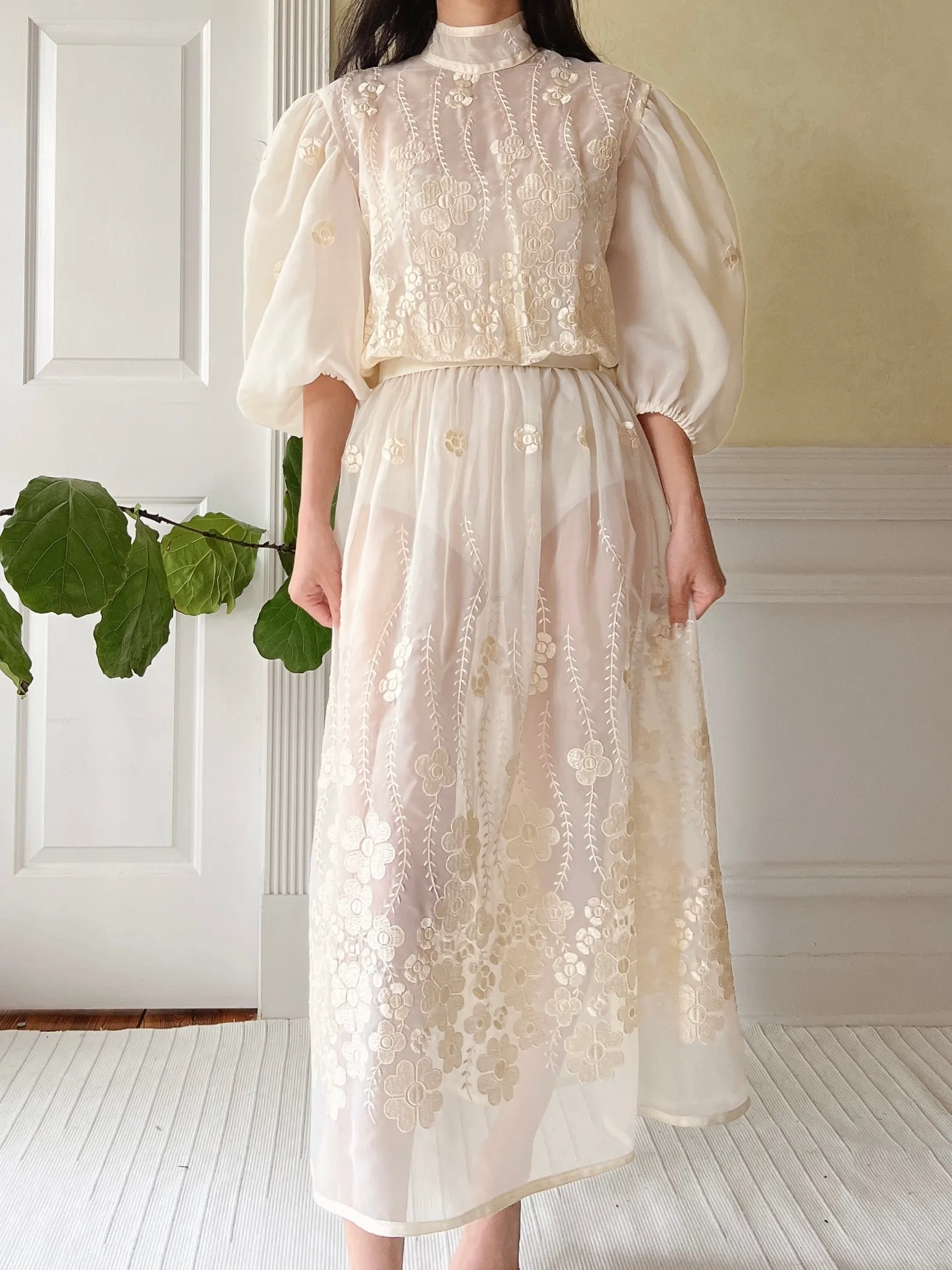 1980s Embroidered Puff Sleeves Dress - S-M