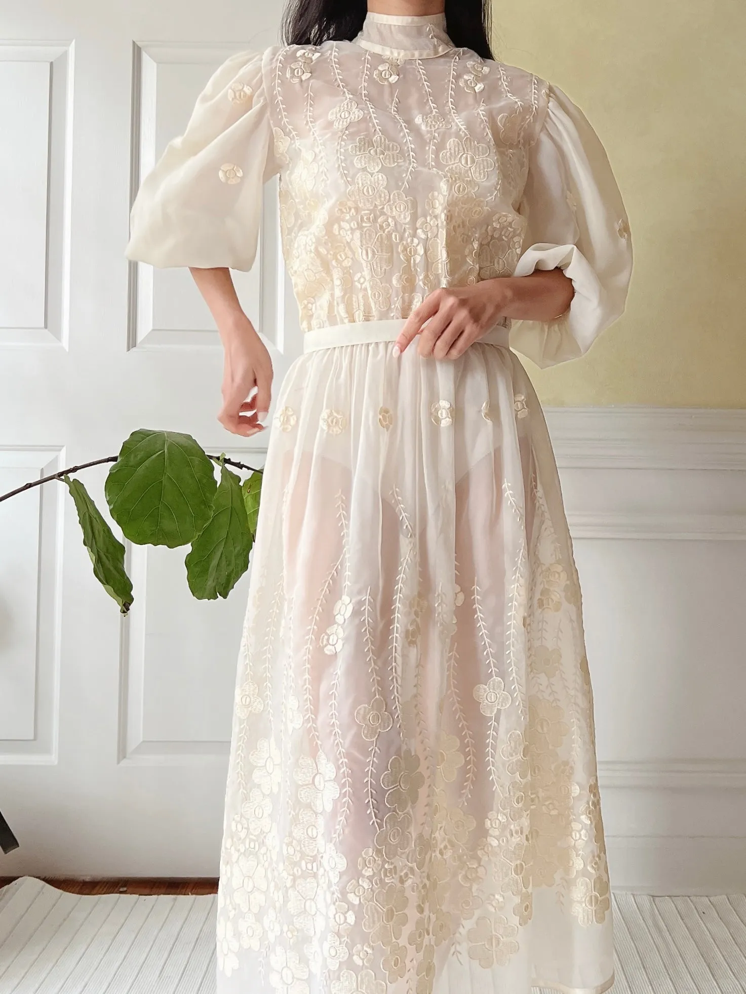 1980s Embroidered Puff Sleeves Dress - S-M