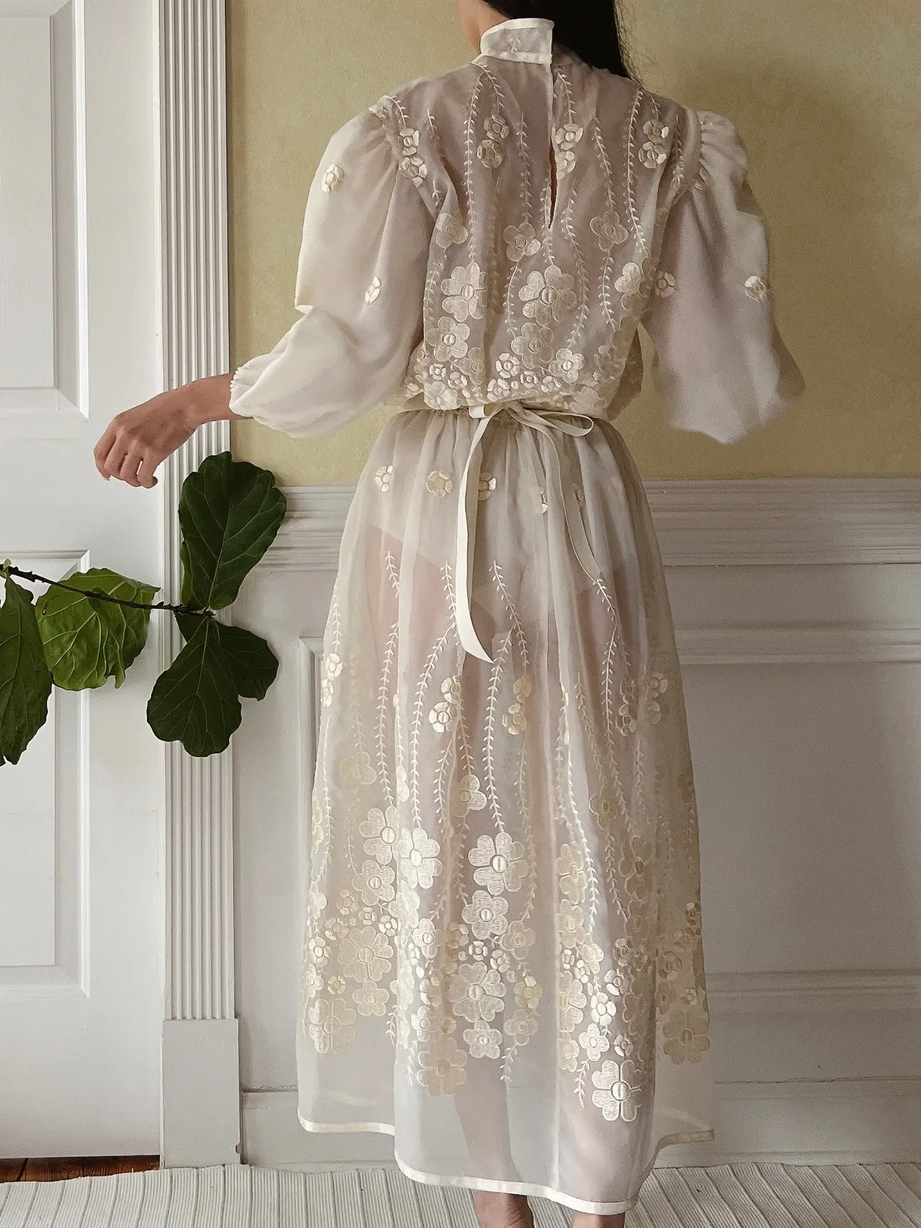 1980s Embroidered Puff Sleeves Dress - S-M