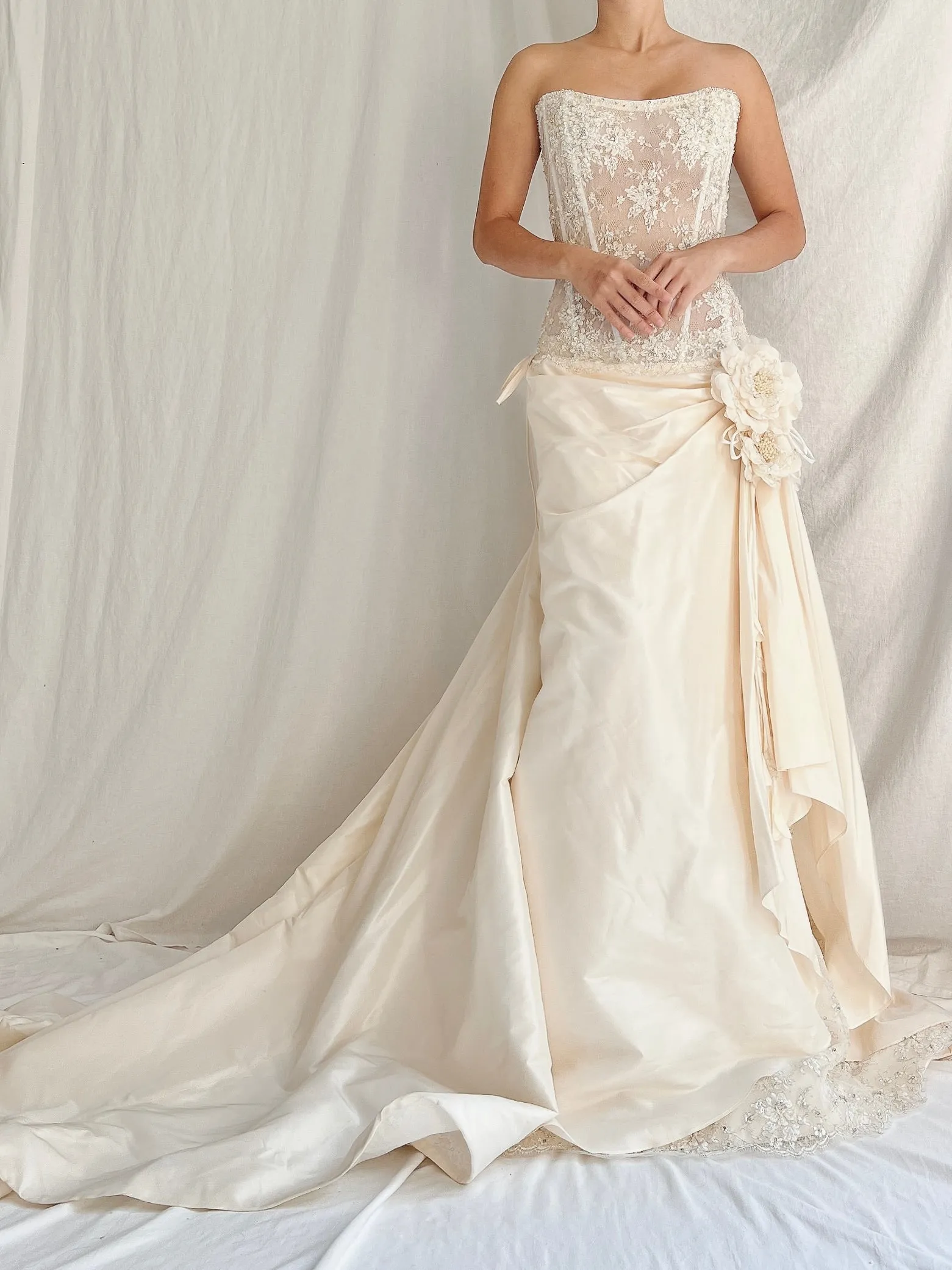 1990s Saison Blanche Couture Silk and French Lace Gown - M/8/10