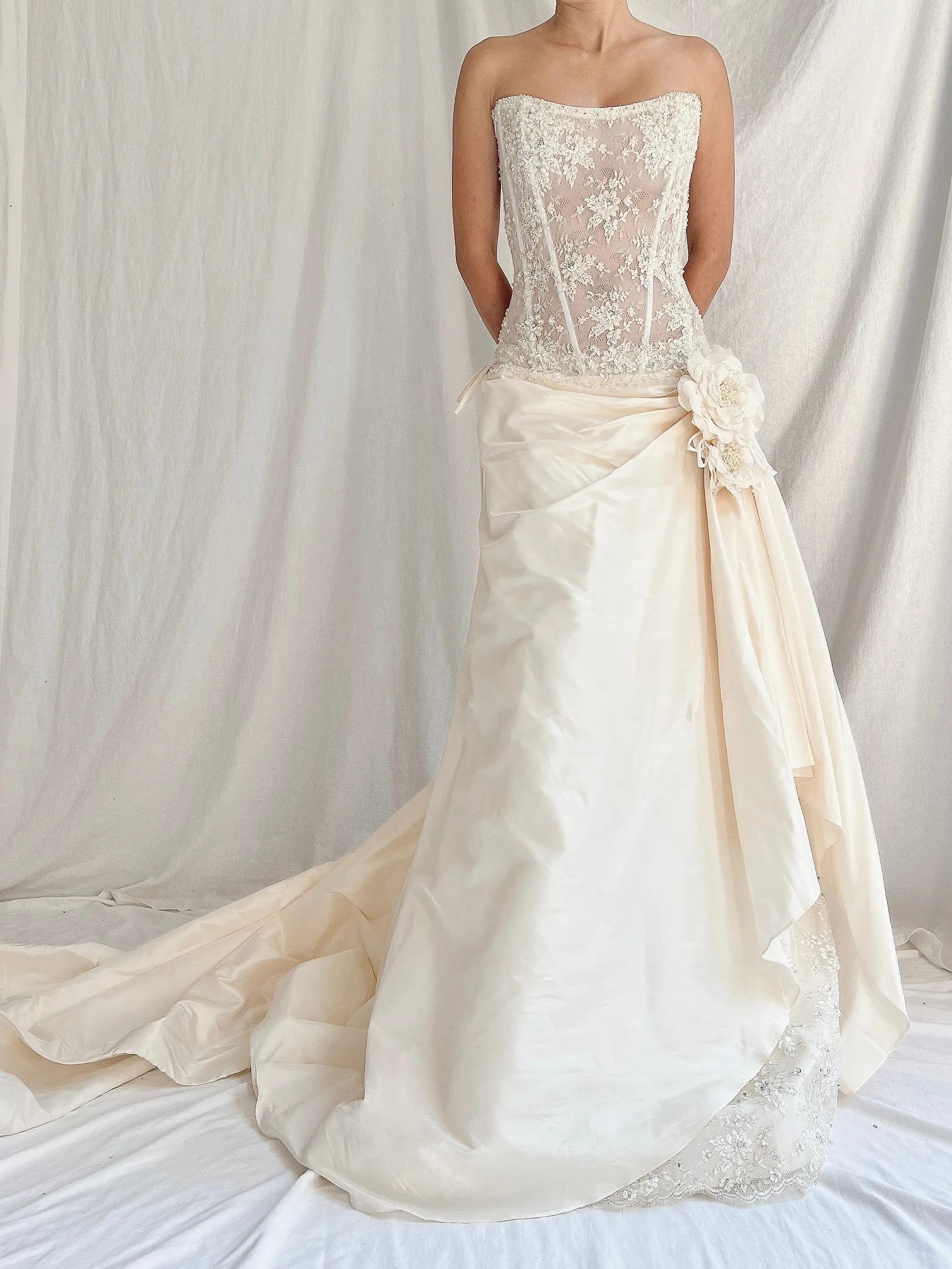 1990s Saison Blanche Couture Silk and French Lace Gown - M/8/10