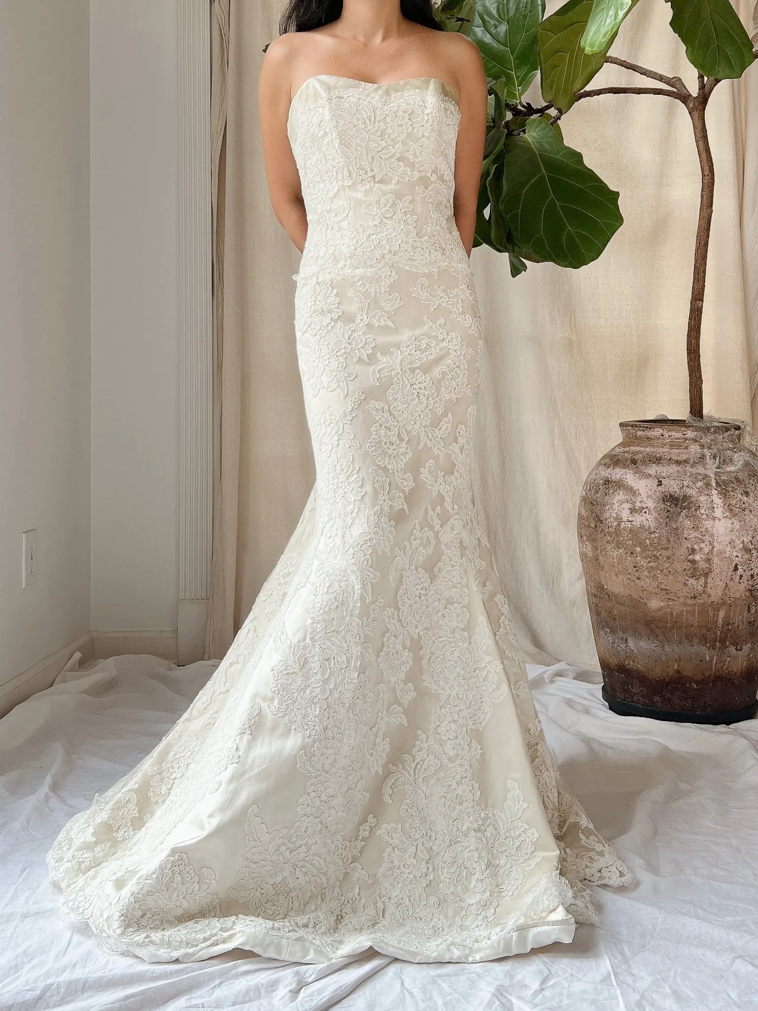 Alecon Modern Trousseau Lace Gown - L/US 12