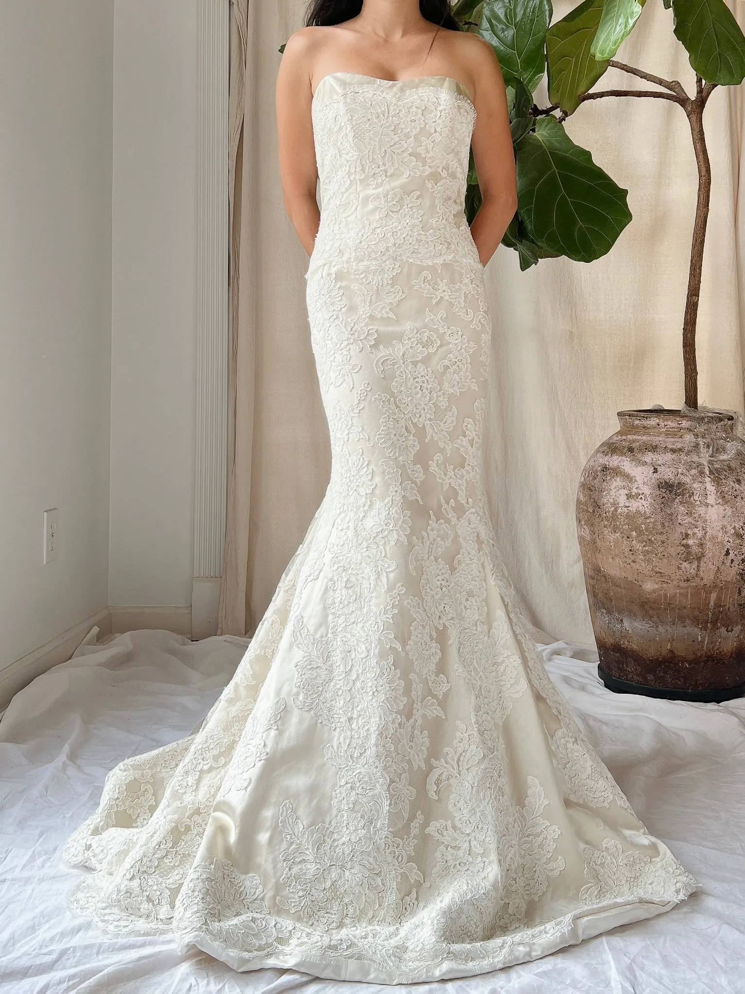 Alecon Modern Trousseau Lace Gown - L/US 12