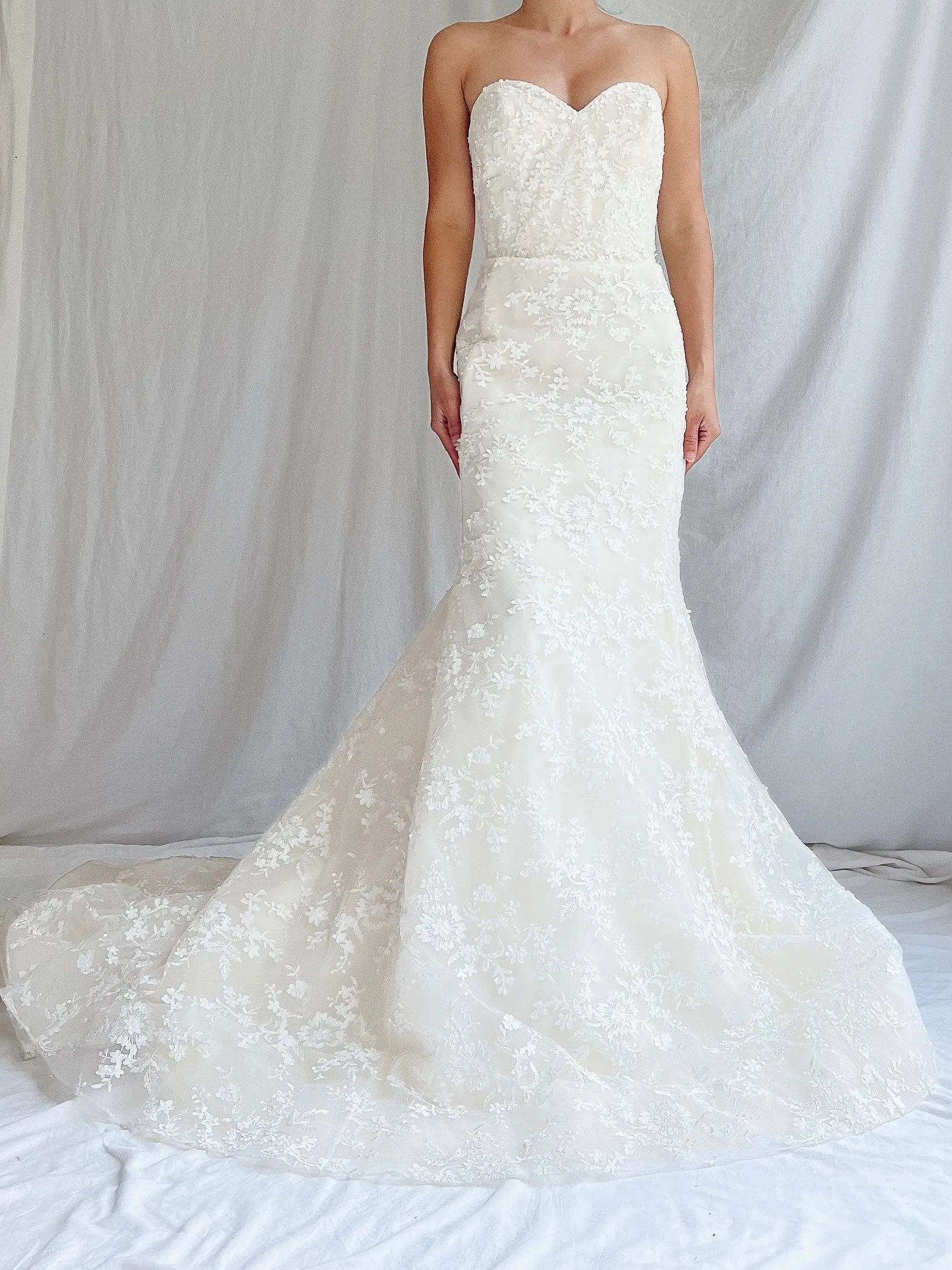 Azul Sweetheart Flower Appliqué Gown - S/6