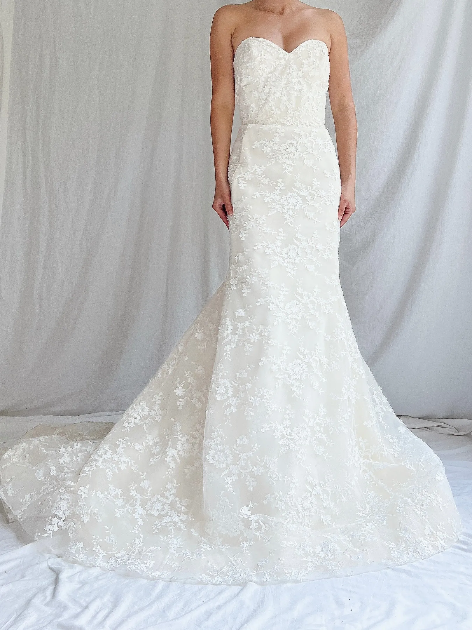 Azul Sweetheart Flower Appliqué Gown - S/6