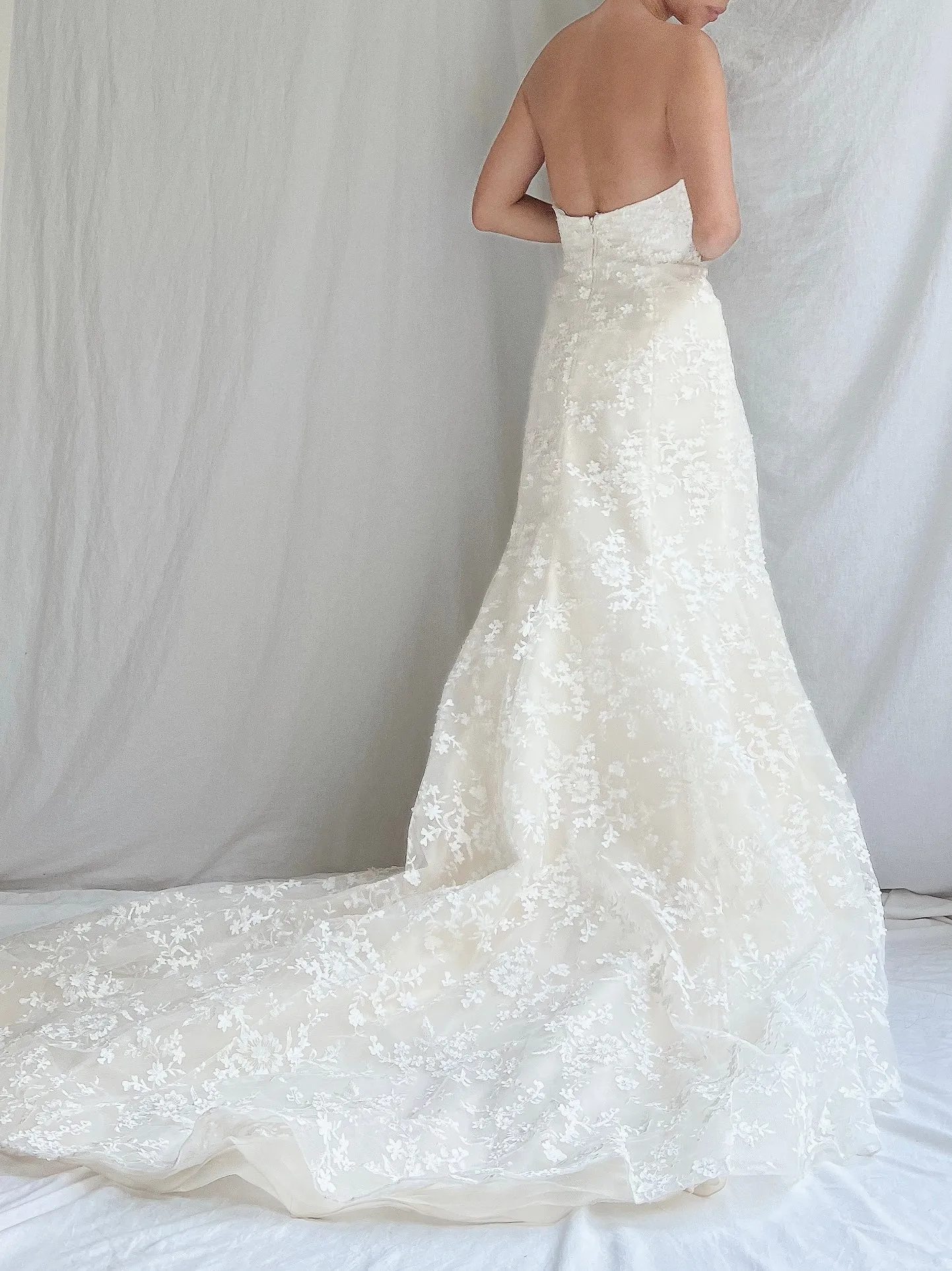 Azul Sweetheart Flower Appliqué Gown - S/6