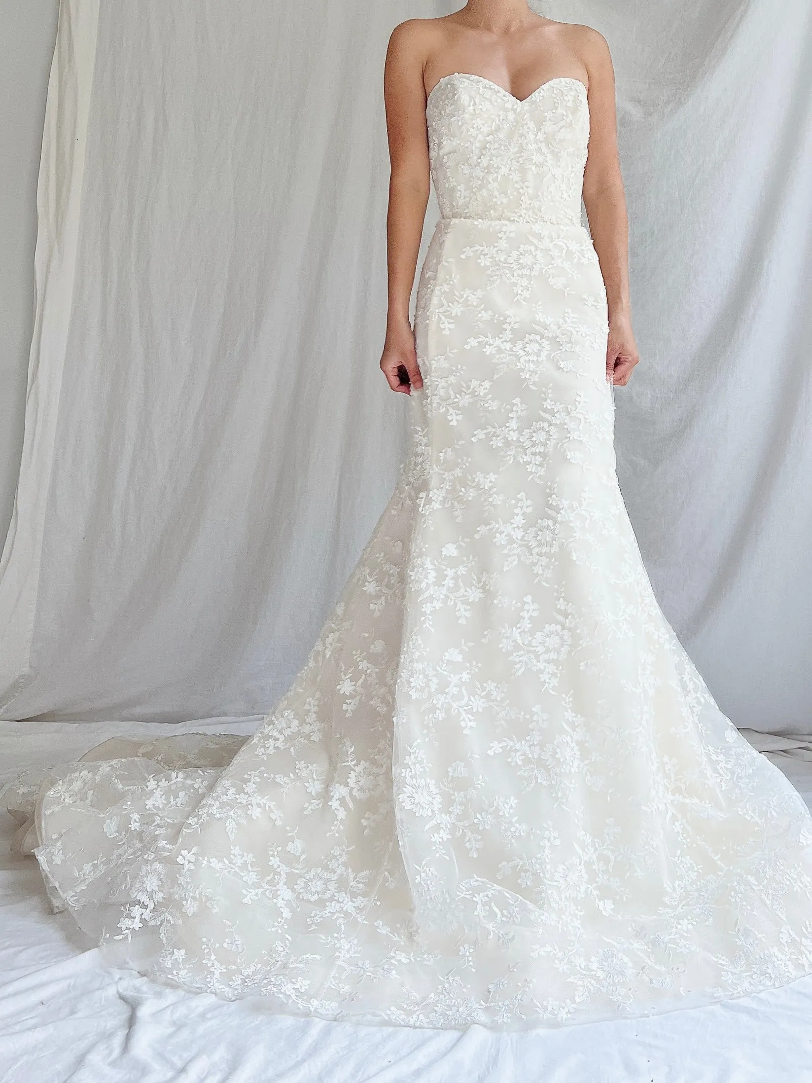 Azul Sweetheart Flower Appliqué Gown - S/6