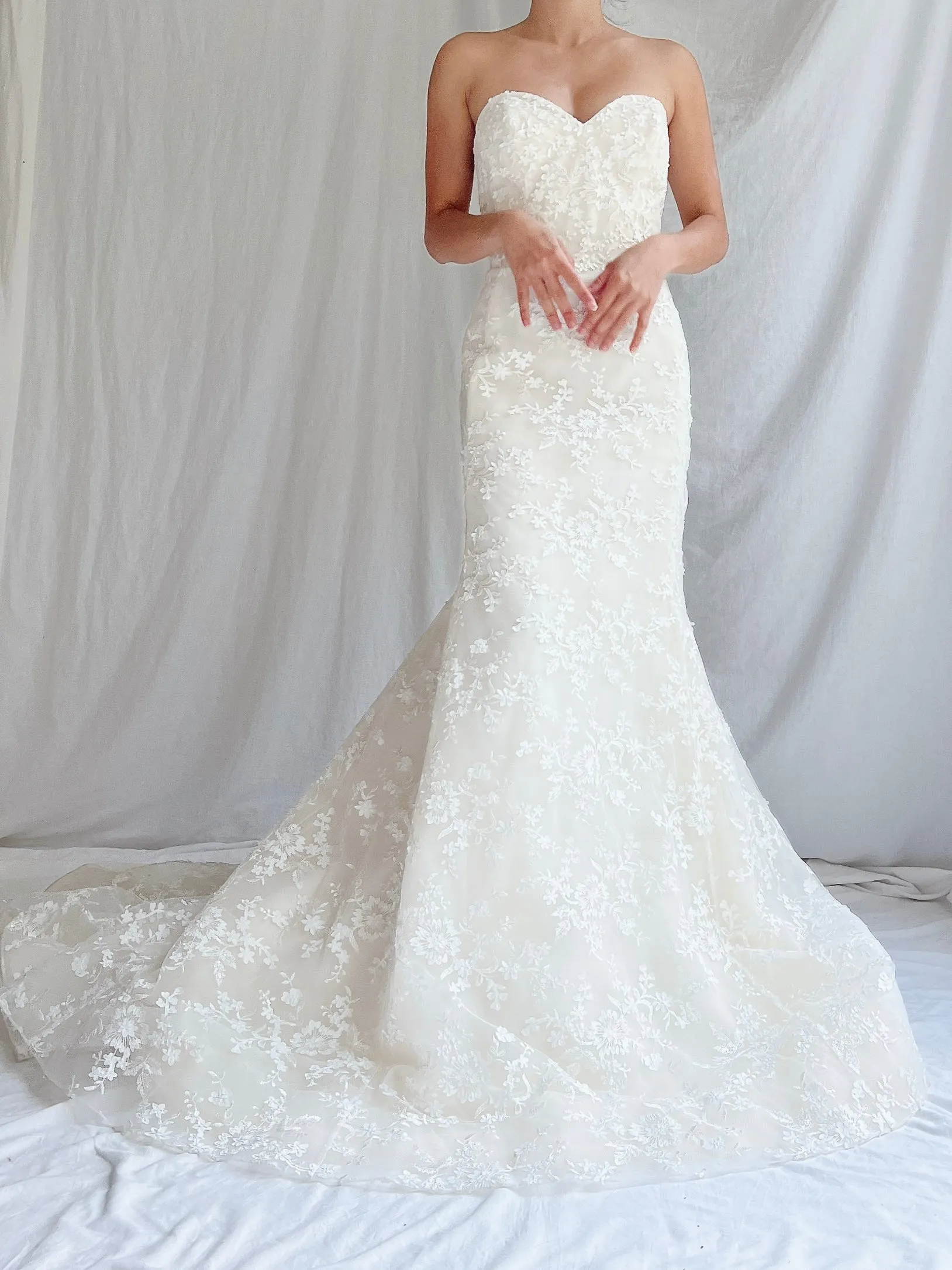 Azul Sweetheart Flower Appliqué Gown - S/6