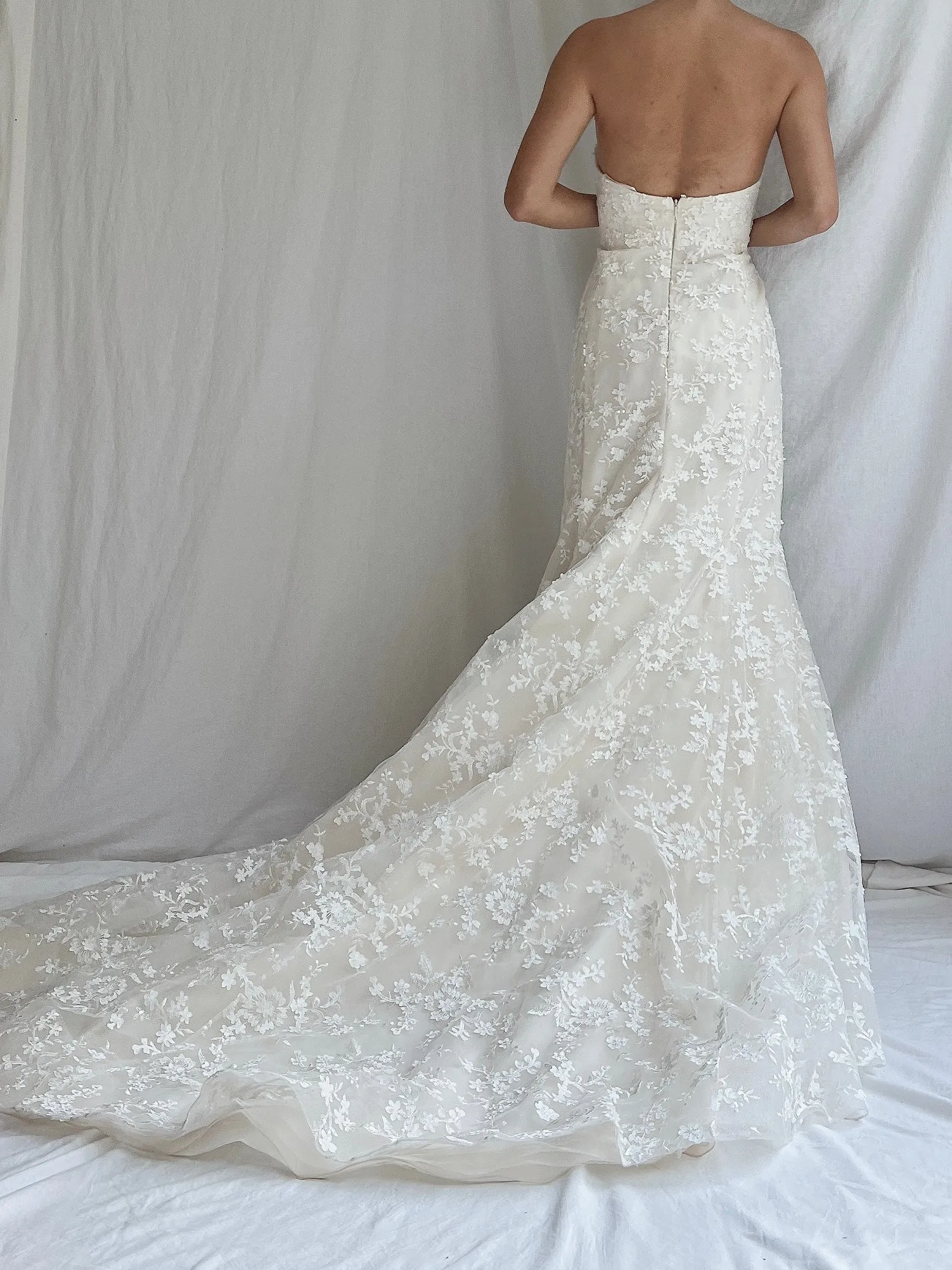 Azul Sweetheart Flower Appliqué Gown - S/6