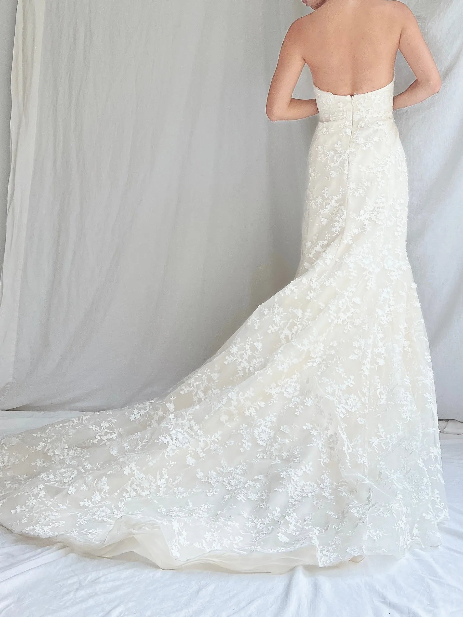 Azul Sweetheart Flower Appliqué Gown - S/6