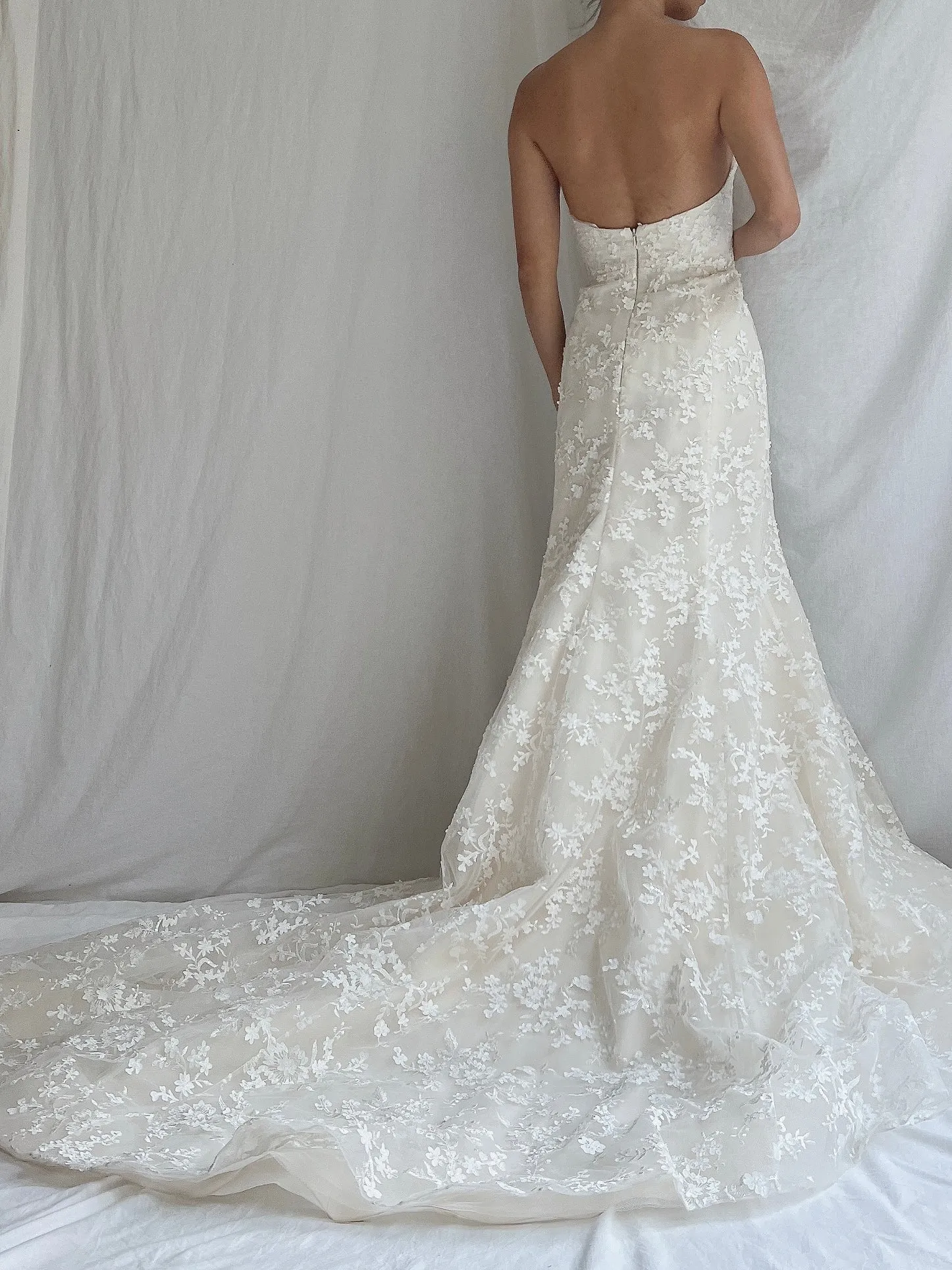 Azul Sweetheart Flower Appliqué Gown - S/6