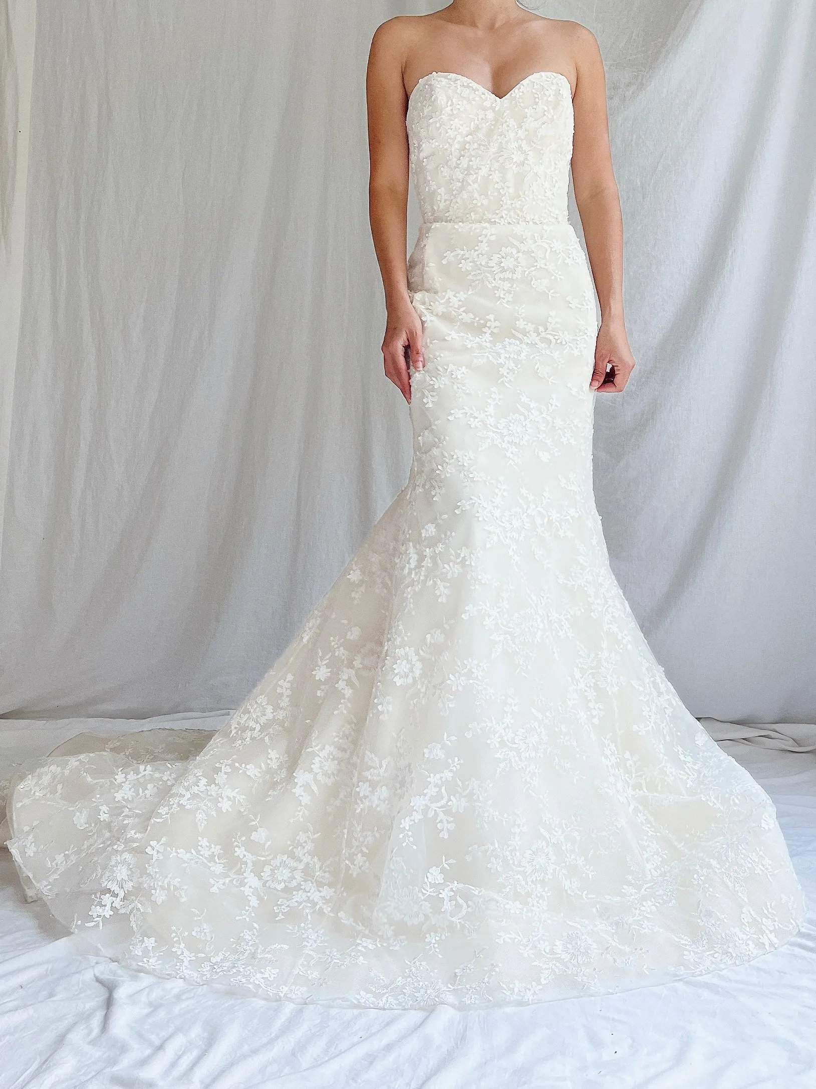 Azul Sweetheart Flower Appliqué Gown - S/6