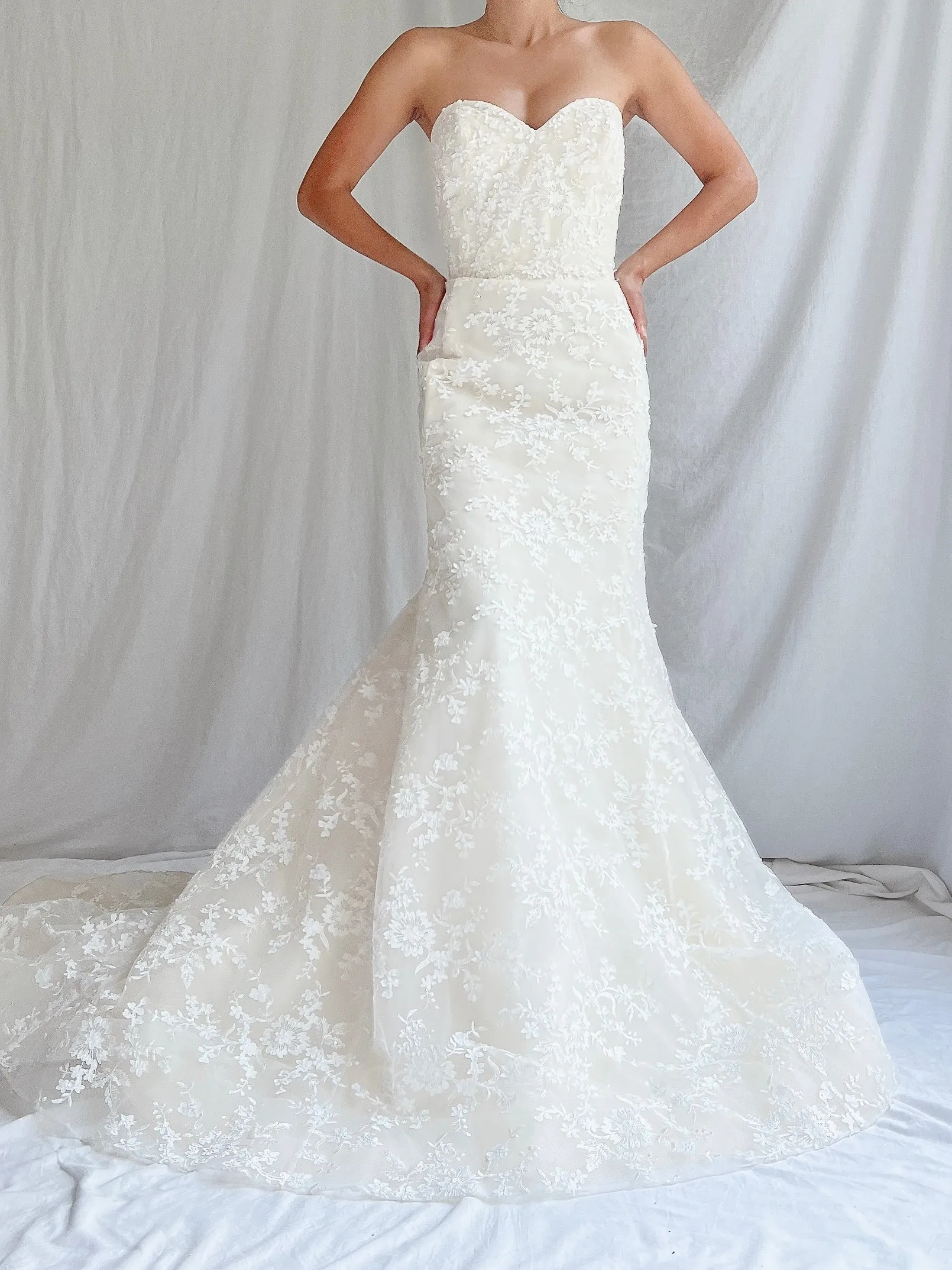 Azul Sweetheart Flower Appliqué Gown - S/6