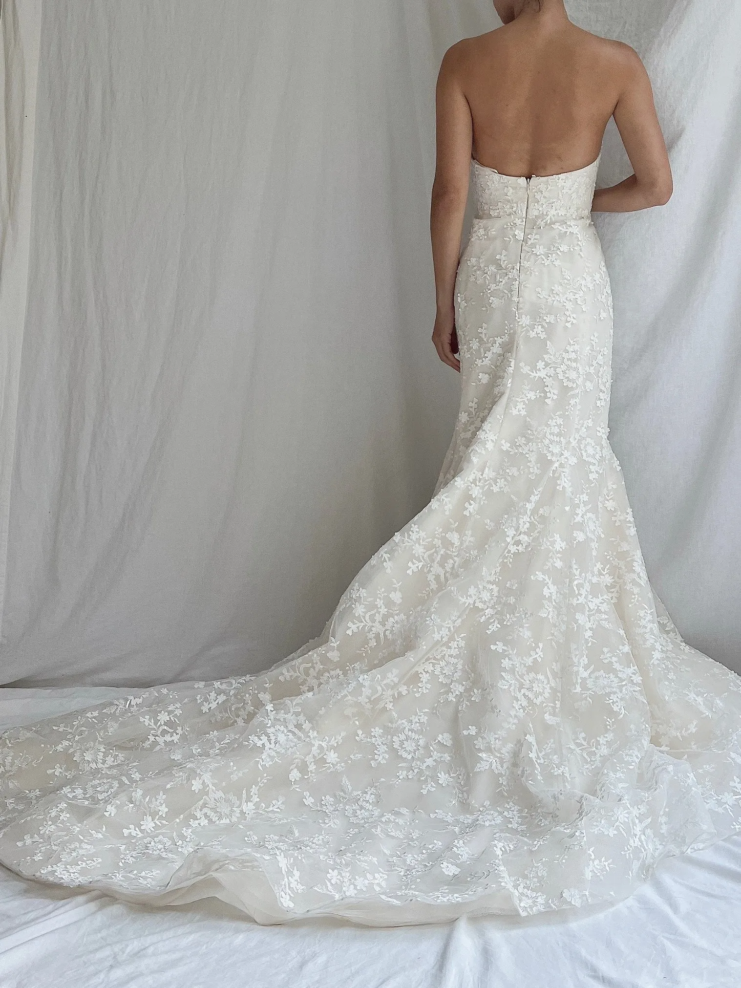 Azul Sweetheart Flower Appliqué Gown - S/6