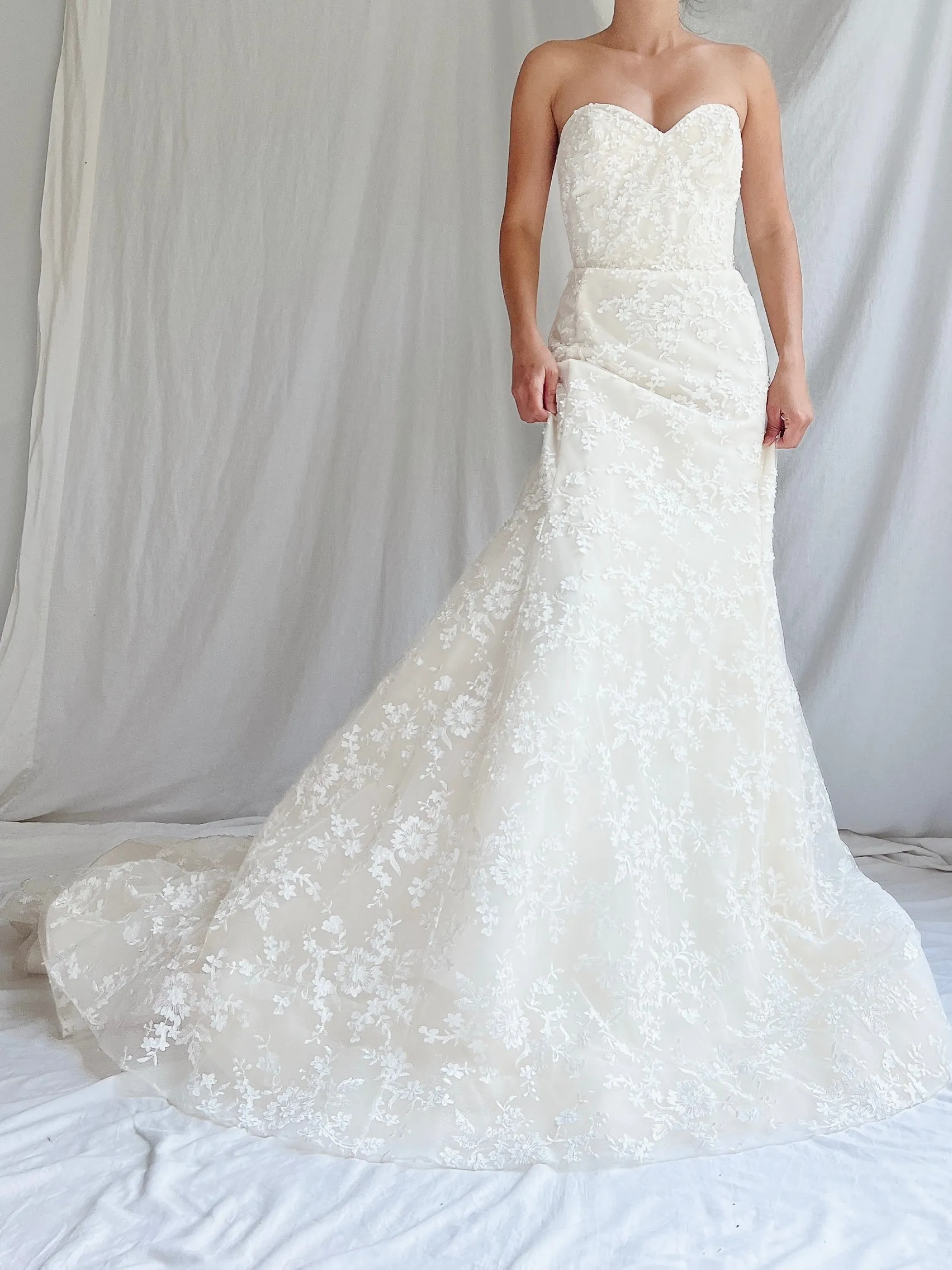 Azul Sweetheart Flower Appliqué Gown - S/6