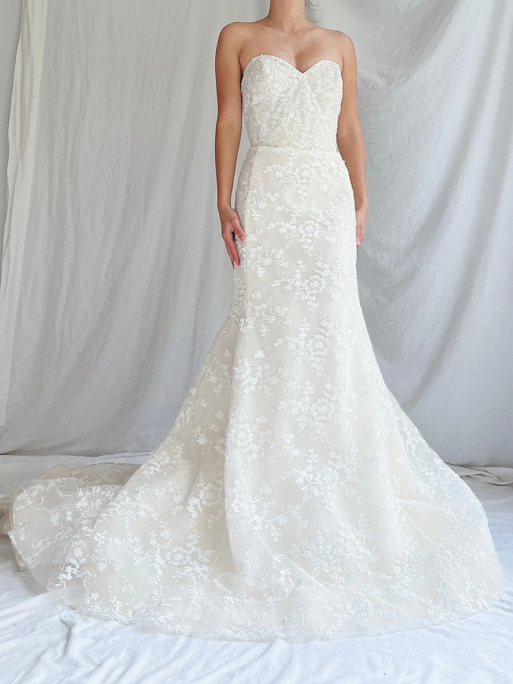 Azul Sweetheart Flower Appliqué Gown - S/6
