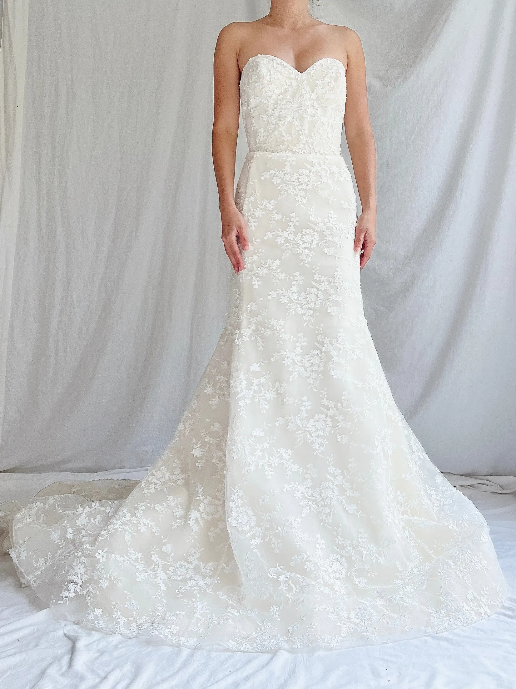 Azul Sweetheart Flower Appliqué Gown - S/6