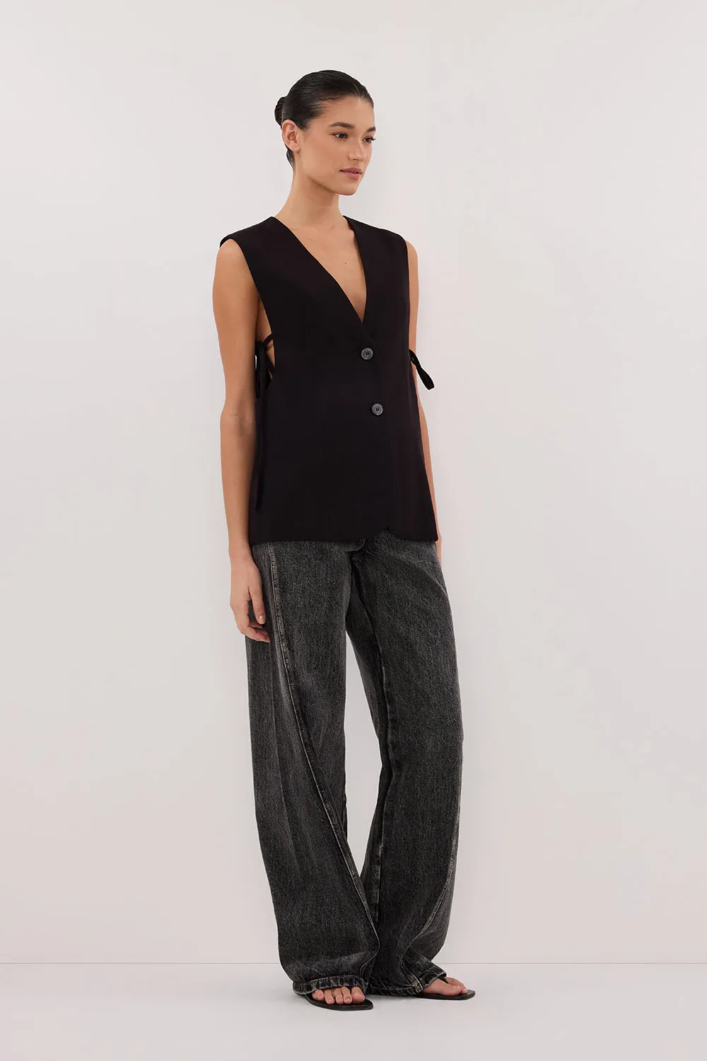 LISE BLACK LOW CUT VEST