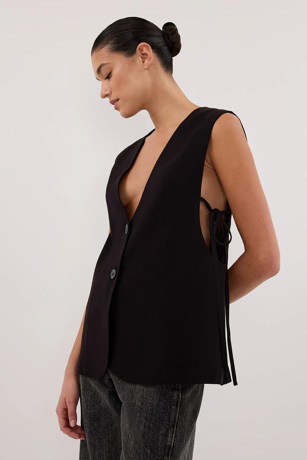 LISE BLACK LOW CUT VEST