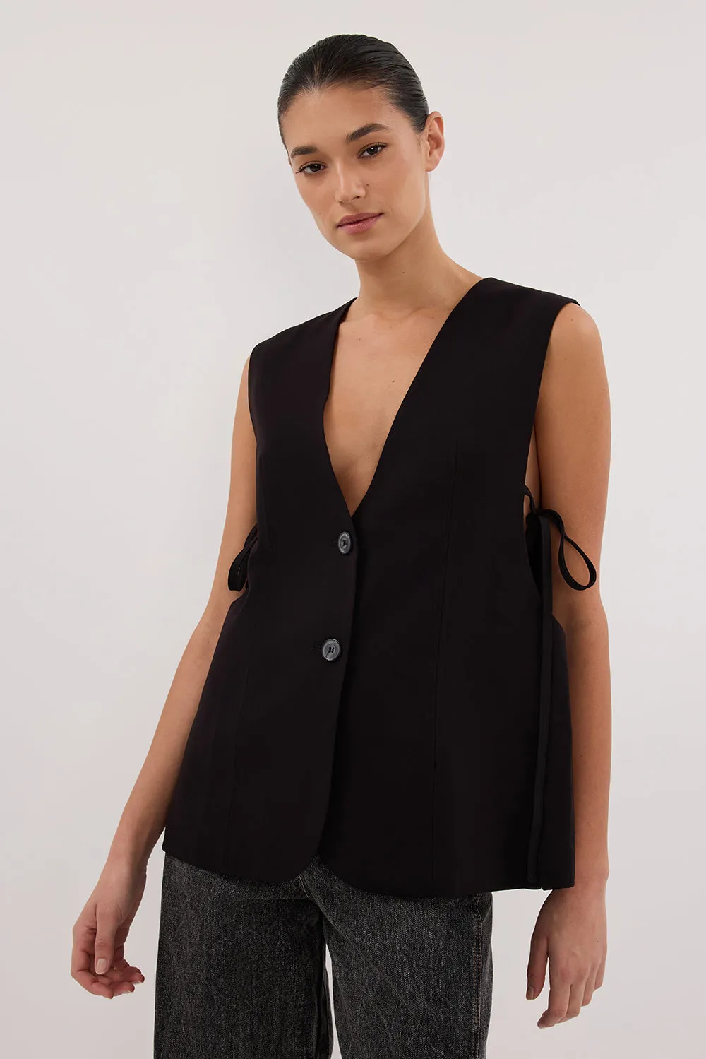 LISE BLACK LOW CUT VEST