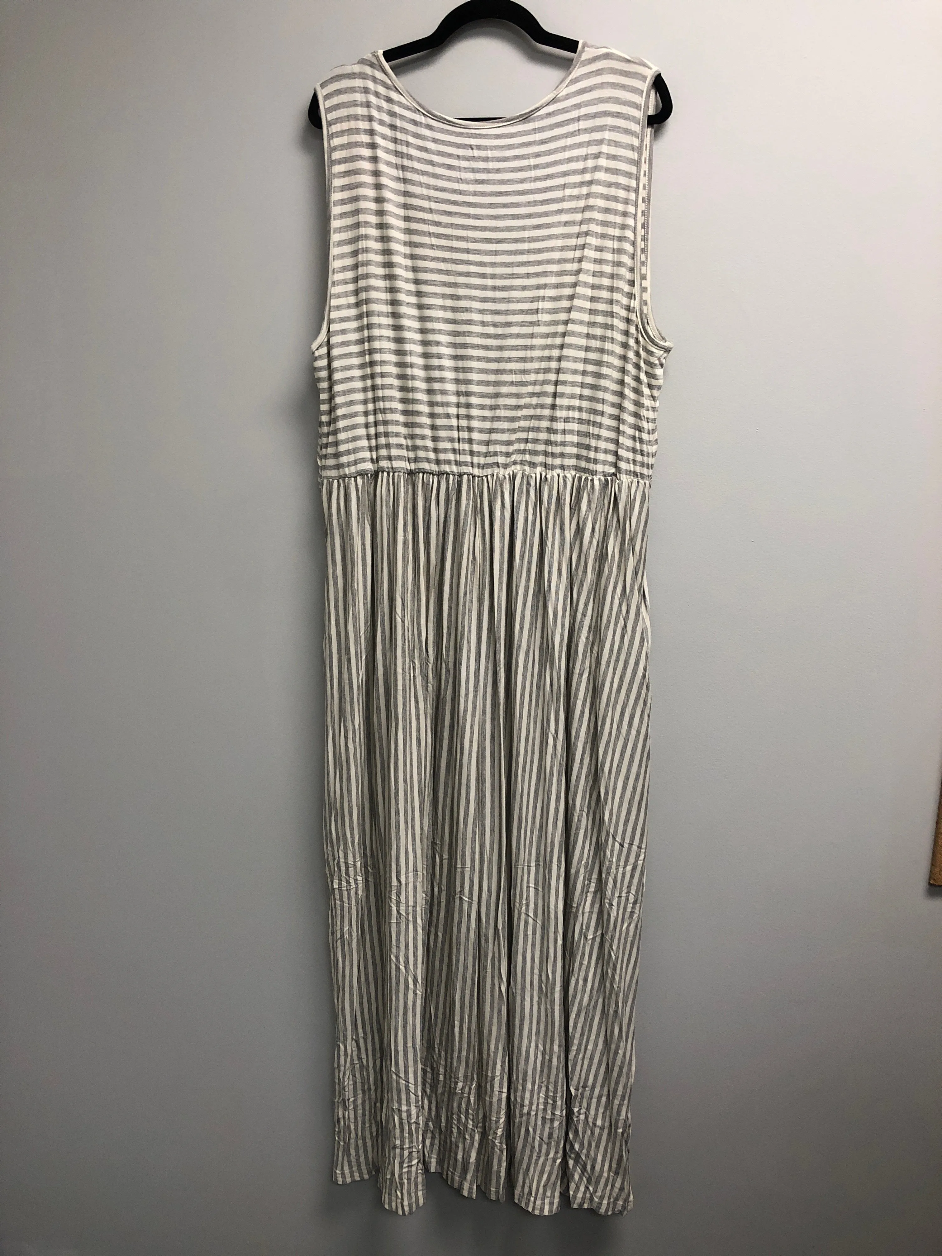 Outlet 7154 - Latched Mama Boardwalk Nursing Maxi - Heather Grey Stripe - 3X