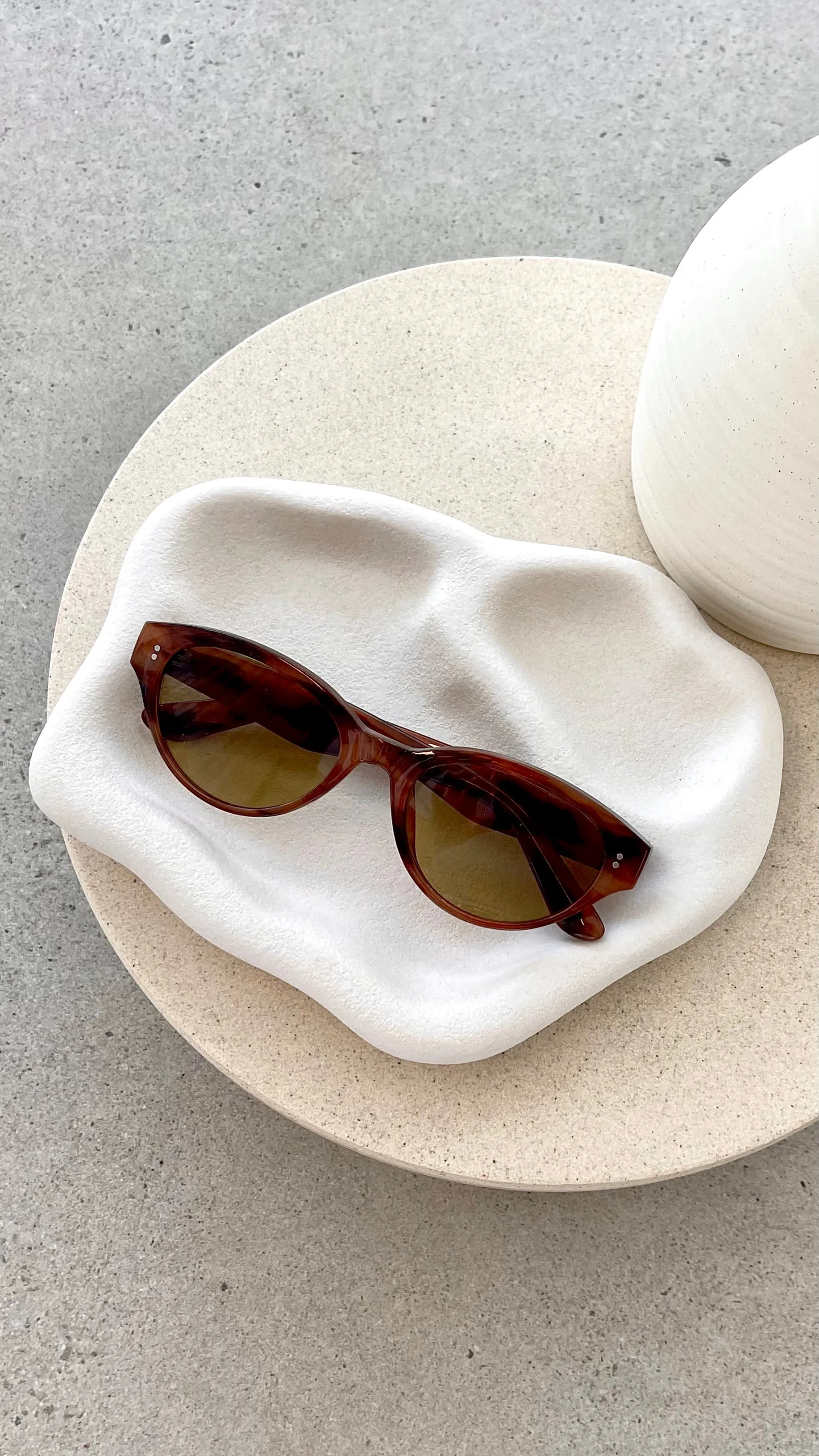 Quincia Sunglasses - Tort